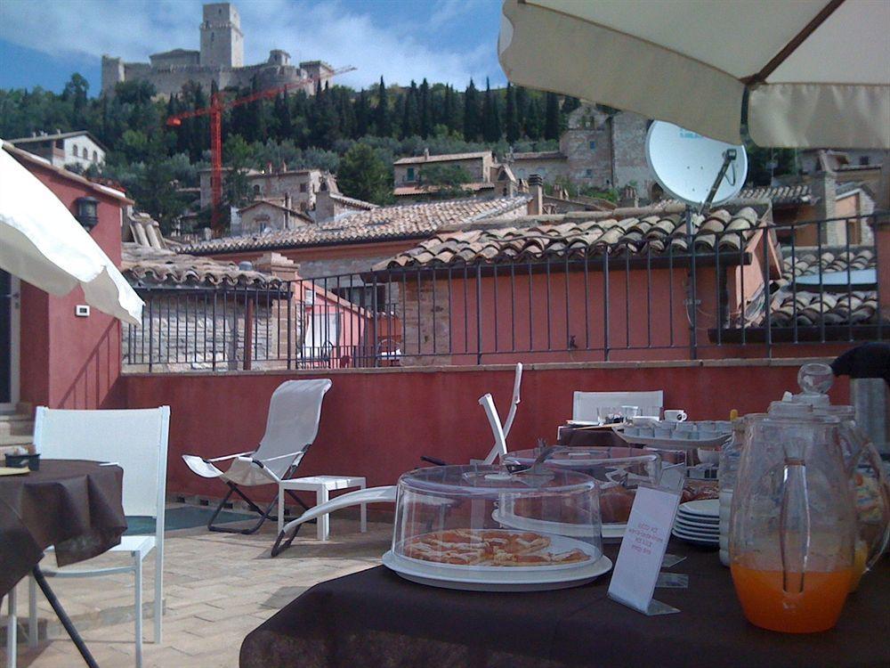 Hotel Alexander Assisi Buitenkant foto