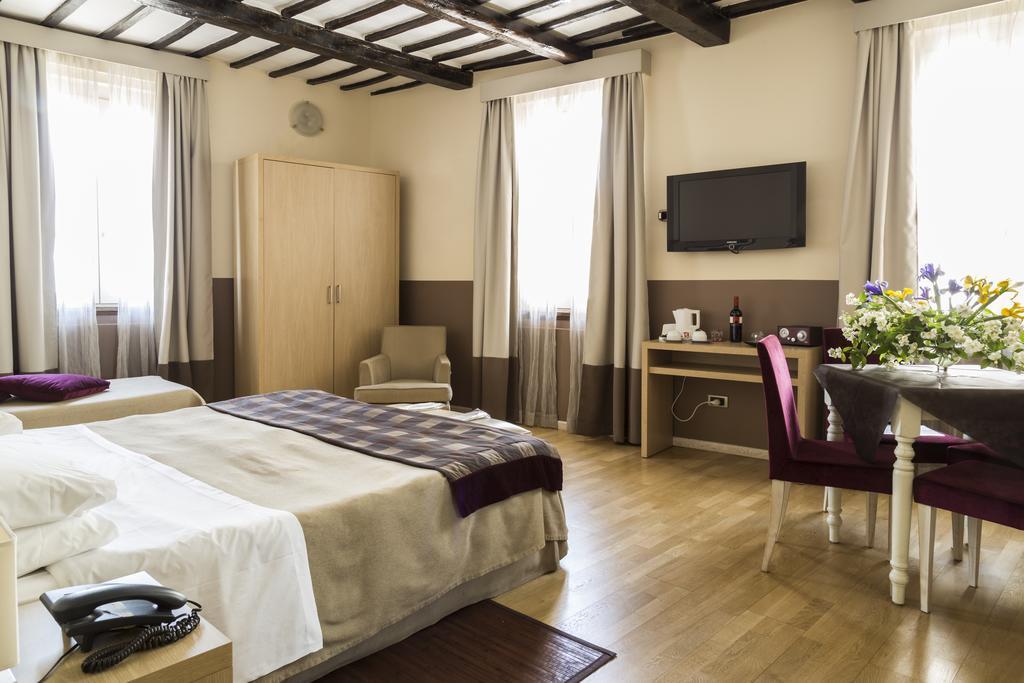 Hotel Alexander Assisi Buitenkant foto