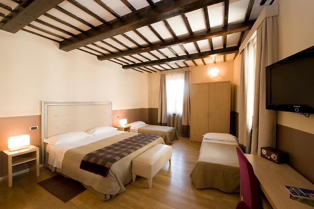 Hotel Alexander Assisi Kamer foto