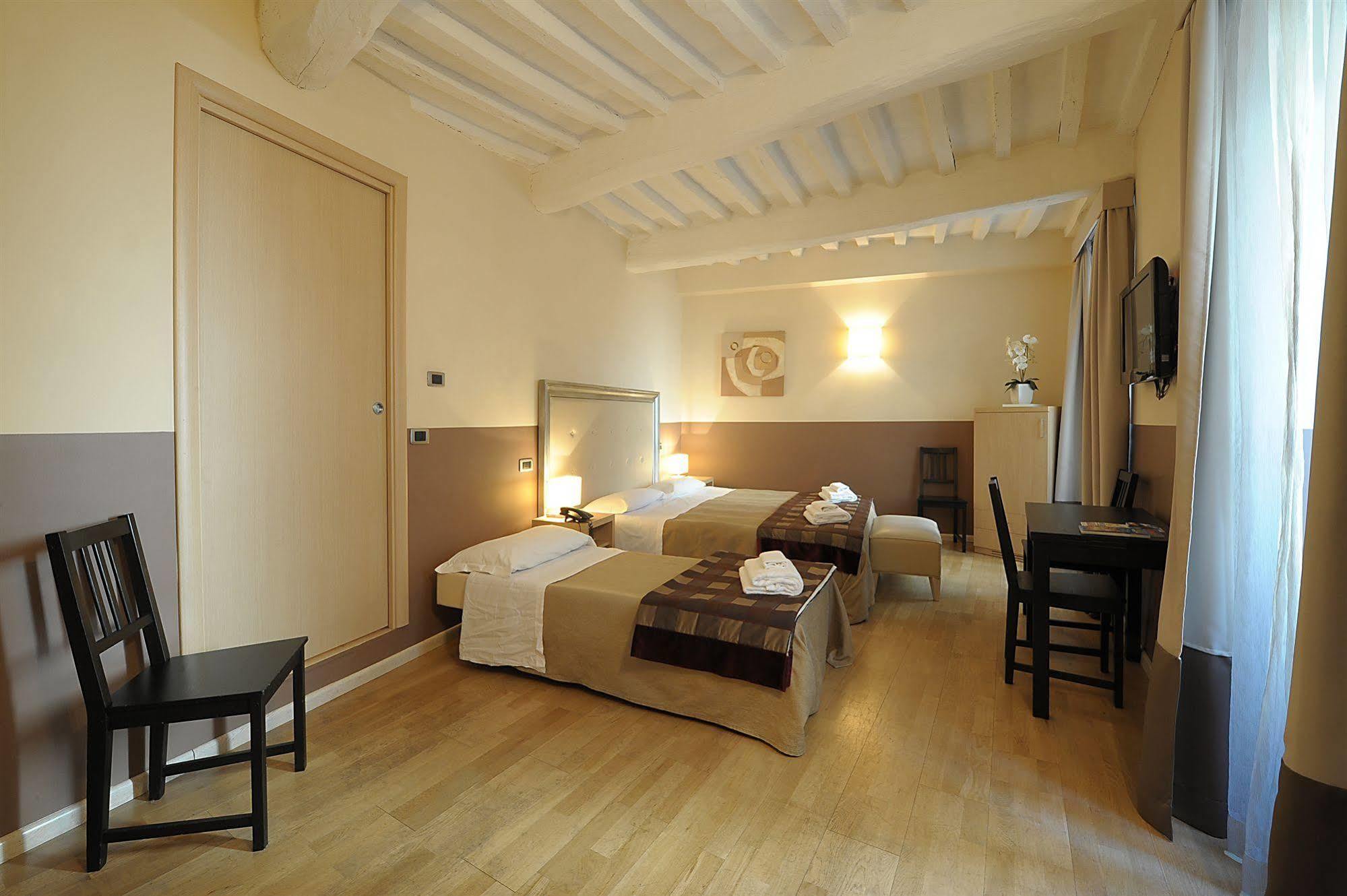 Hotel Alexander Assisi Buitenkant foto